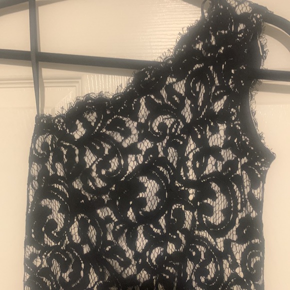 Beautiful pre-loved black and white lace evening gown! - Picture 2 of 4